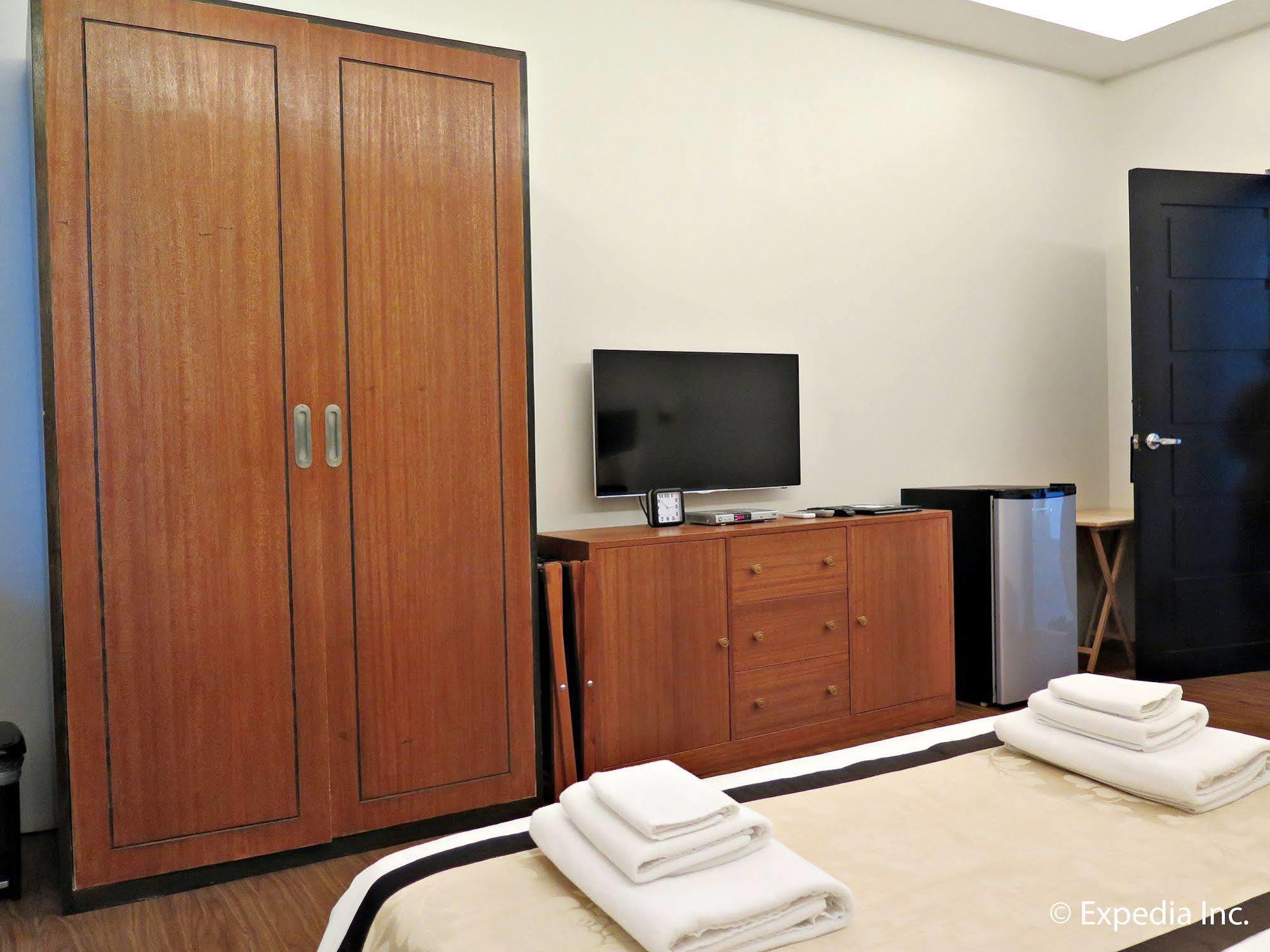Capital O 642 The Junction Tagaytay Hotel Tagaytay City Buitenkant foto