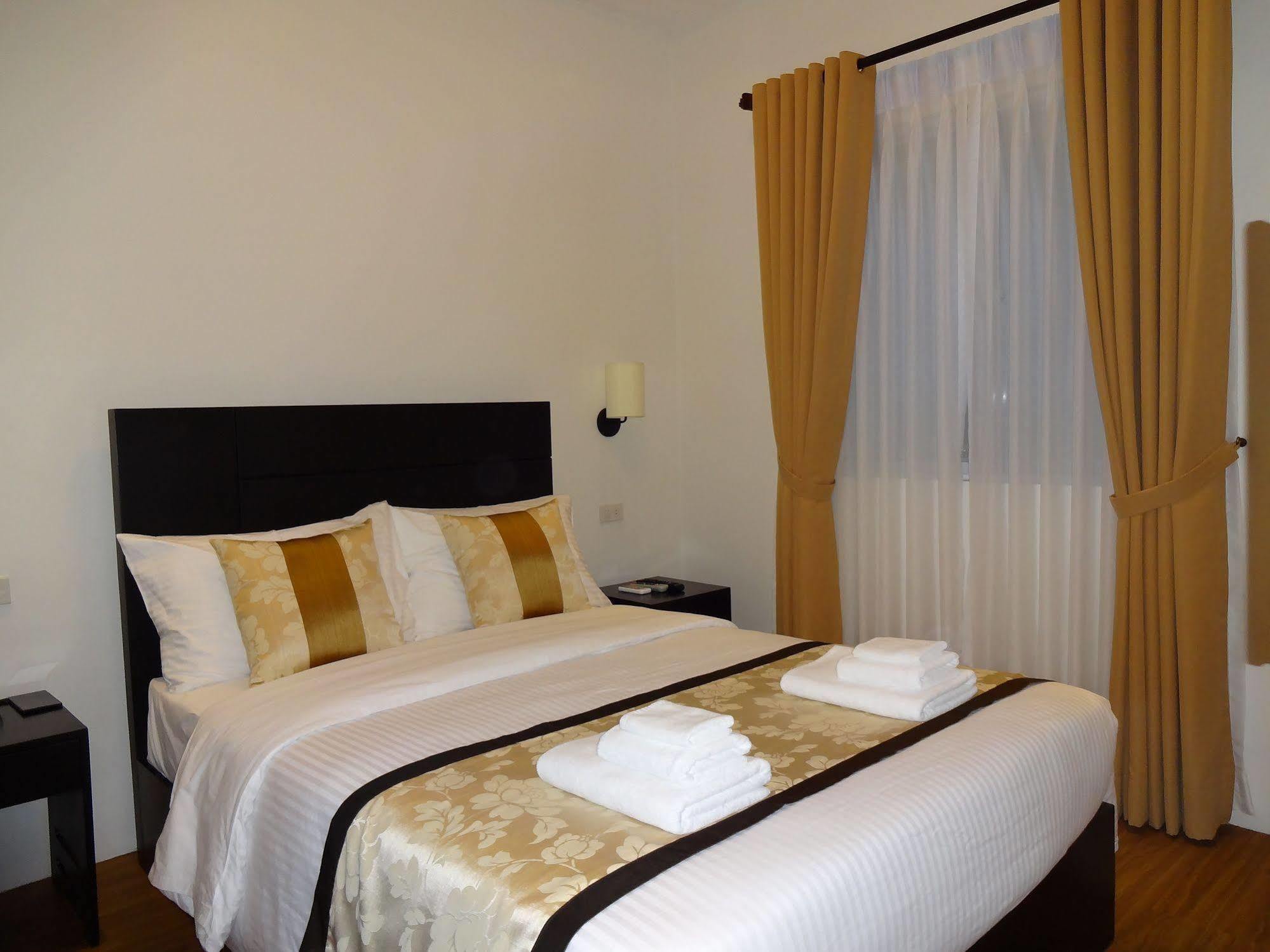 Capital O 642 The Junction Tagaytay Hotel Tagaytay City Buitenkant foto