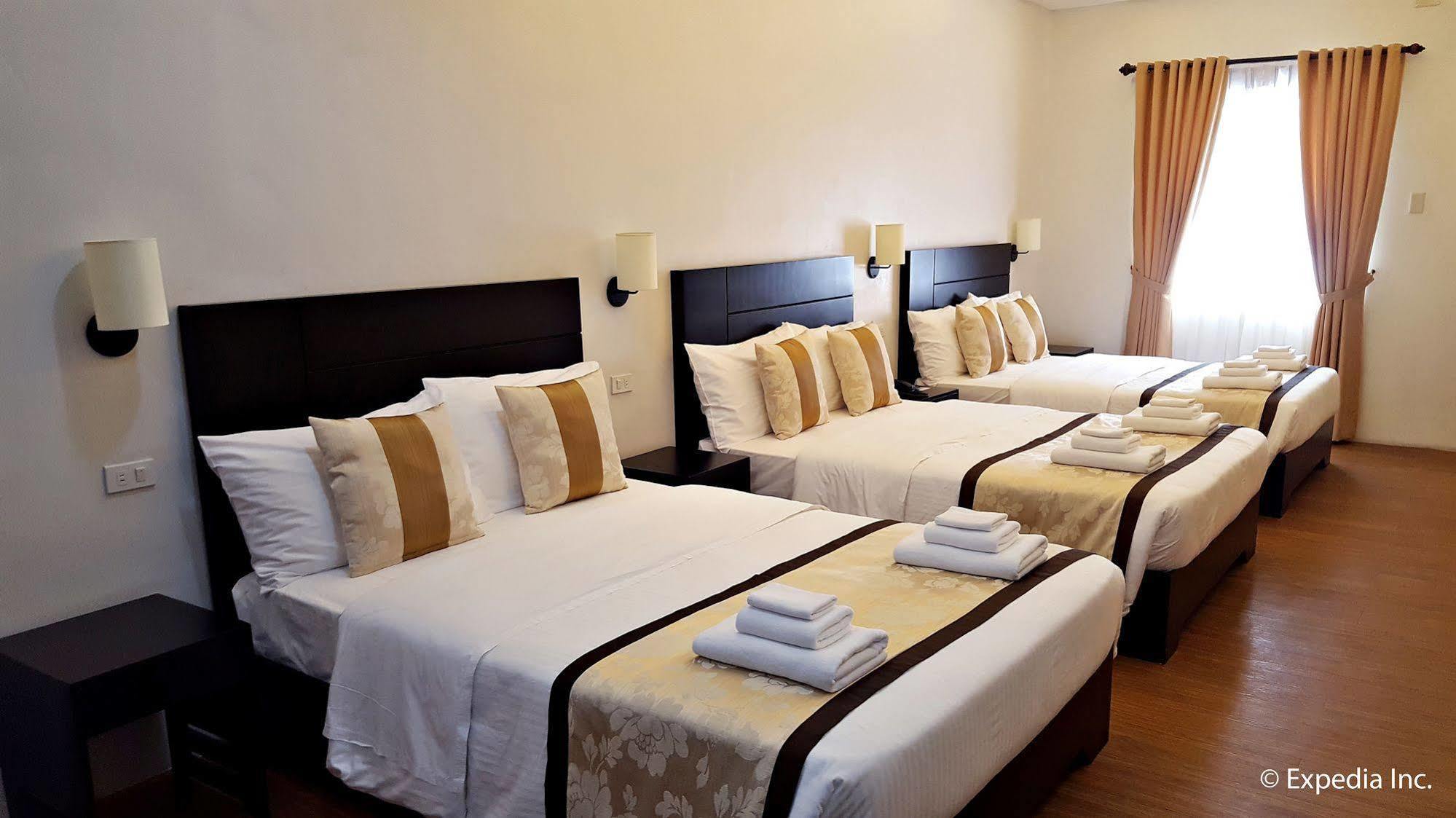 Capital O 642 The Junction Tagaytay Hotel Tagaytay City Buitenkant foto
