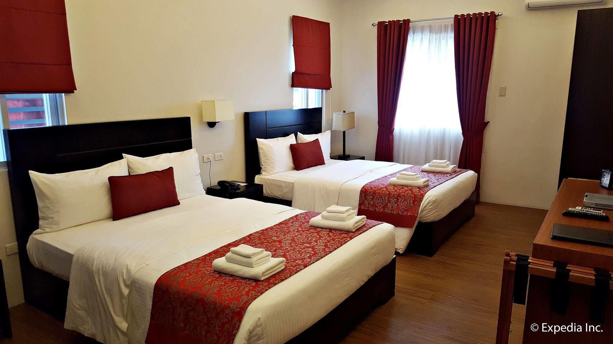 Capital O 642 The Junction Tagaytay Hotel Tagaytay City Buitenkant foto