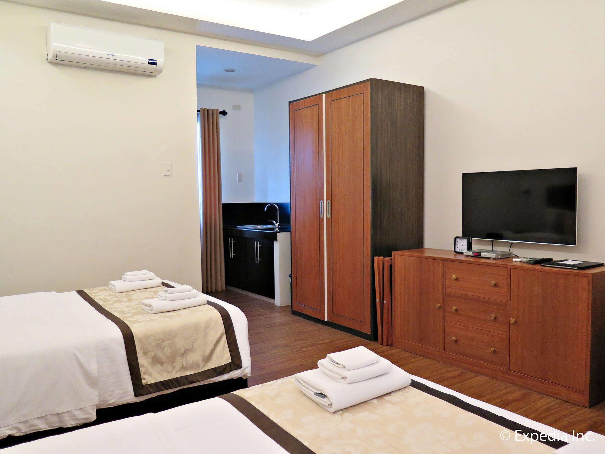 Capital O 642 The Junction Tagaytay Hotel Tagaytay City Buitenkant foto