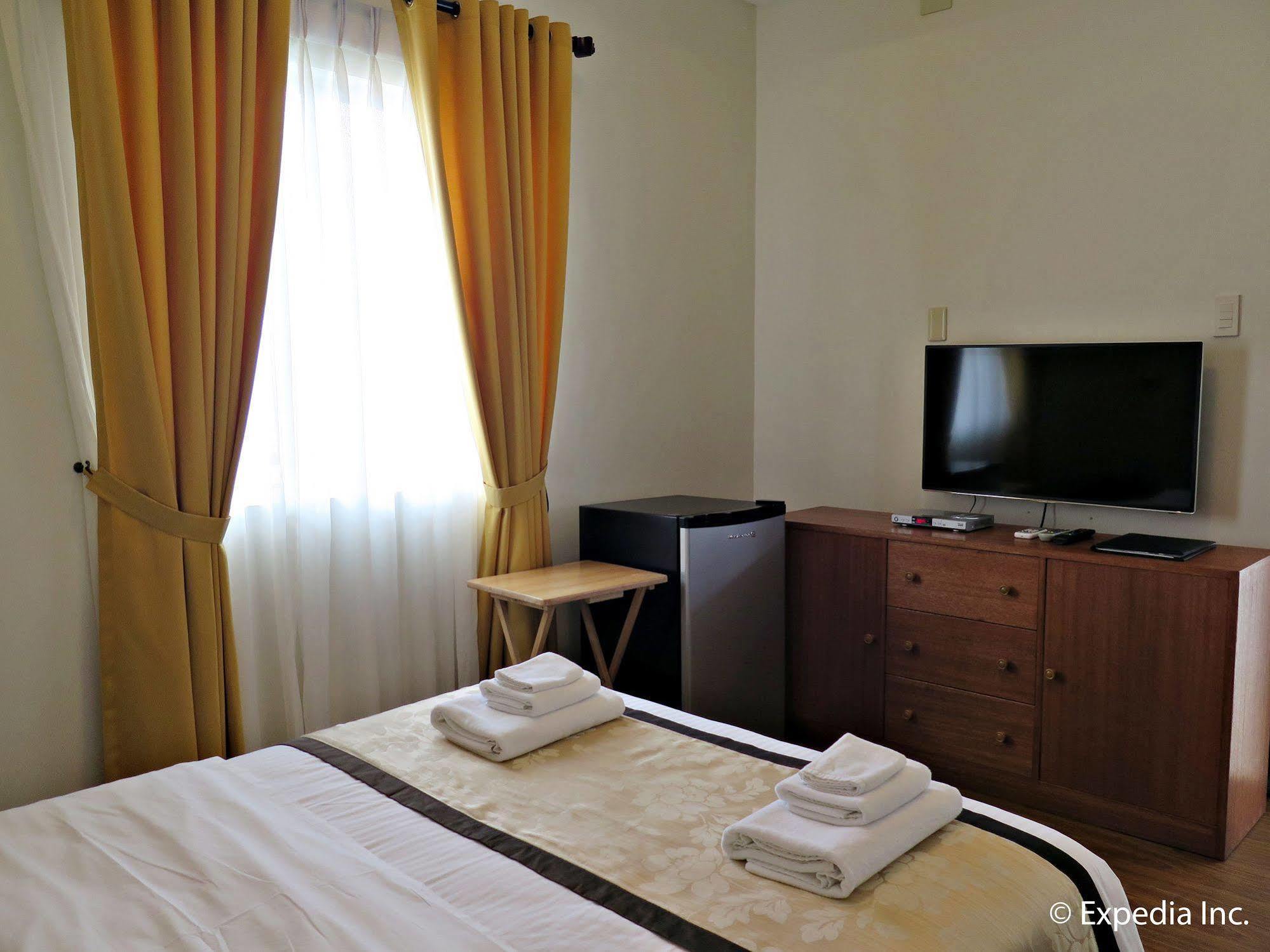 Capital O 642 The Junction Tagaytay Hotel Tagaytay City Buitenkant foto