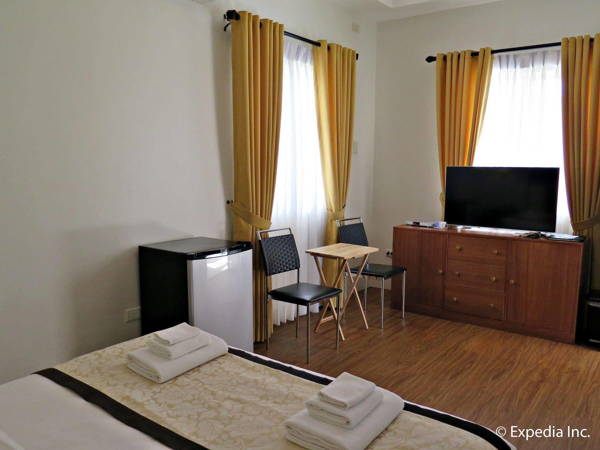 Capital O 642 The Junction Tagaytay Hotel Tagaytay City Buitenkant foto