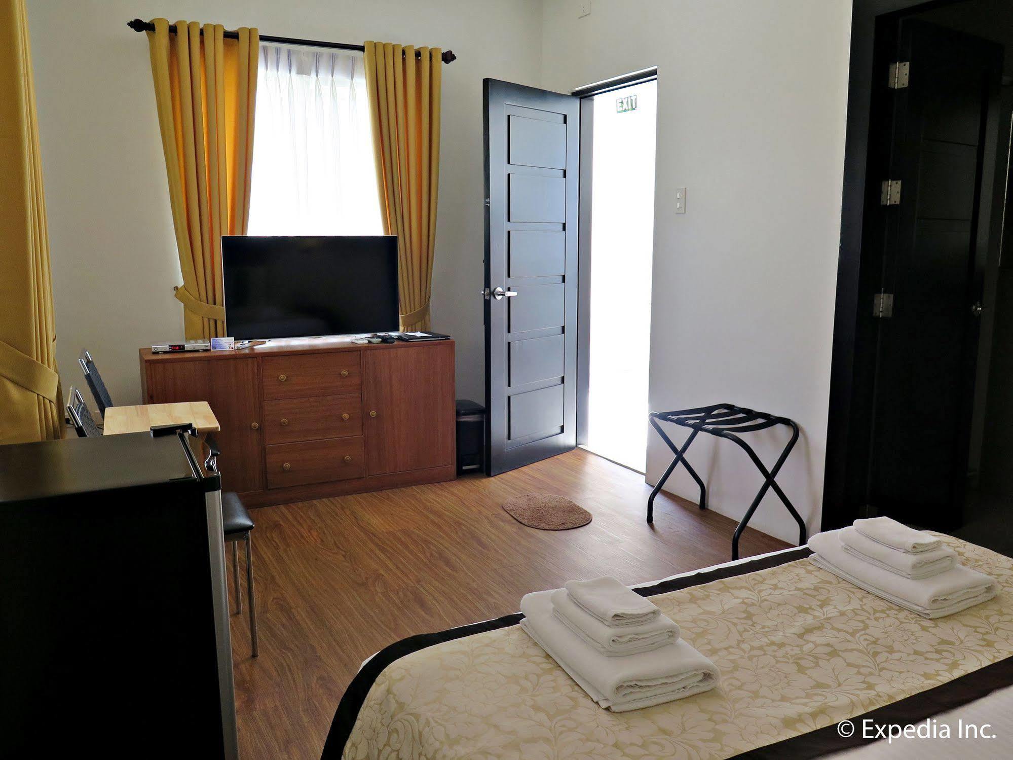 Capital O 642 The Junction Tagaytay Hotel Tagaytay City Buitenkant foto