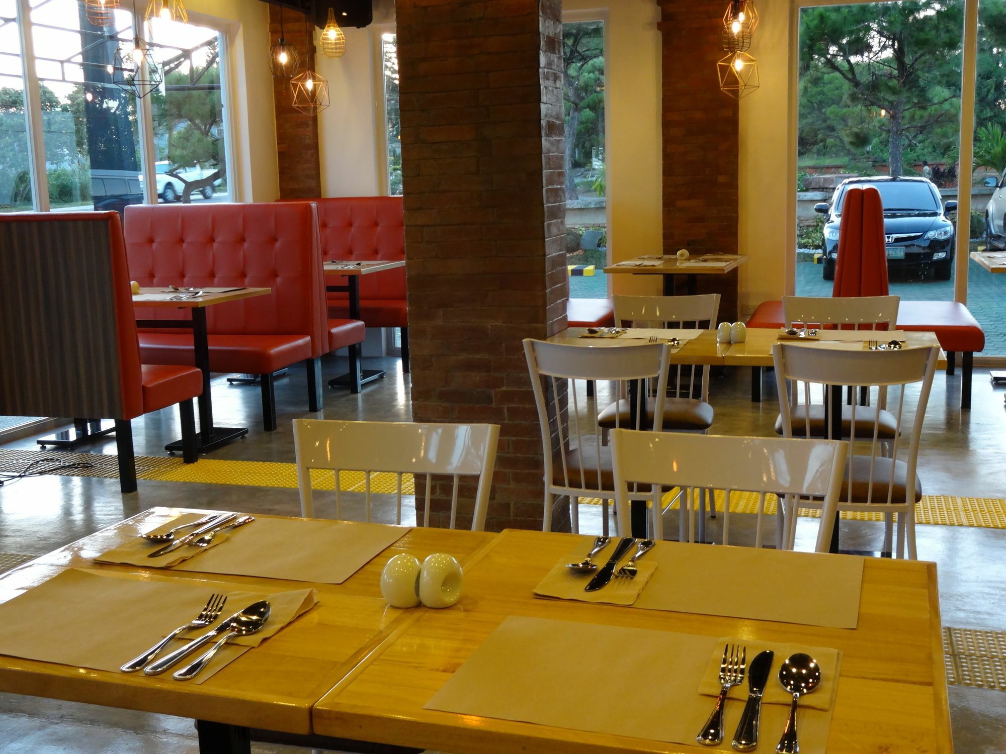 Capital O 642 The Junction Tagaytay Hotel Tagaytay City Buitenkant foto